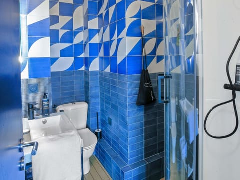 Eco-friendly toiletries, hair dryer, towels