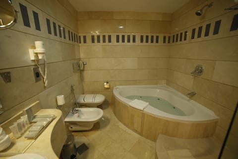 Suite, 2 Bedrooms (Seasons) | Bathroom | Combined shower/tub, deep soaking tub, free toiletries, hair dryer