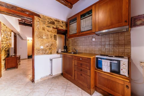 Apartment, 1 Bedroom | Private kitchen | Fridge, stovetop, coffee/tea maker, electric kettle