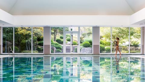 2 indoor pools