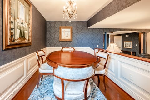 The Victoria Two Bedroom Suite | Dining room