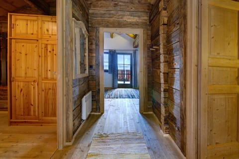 Entrance / Reception