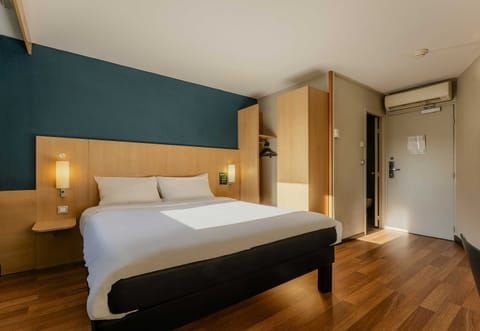 Comfort Double Room, Non Smoking | Premium bedding, desk, soundproofing, iron/ironing board