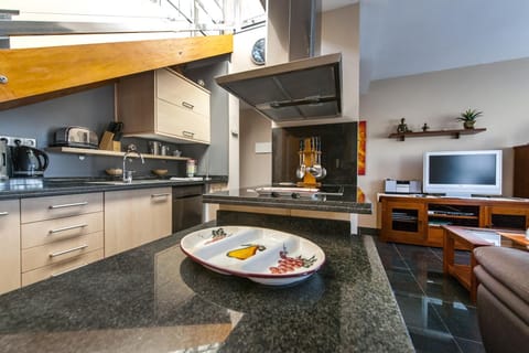 Apartment (2 Bedrooms) | Private kitchen | Fridge, microwave, oven, stovetop