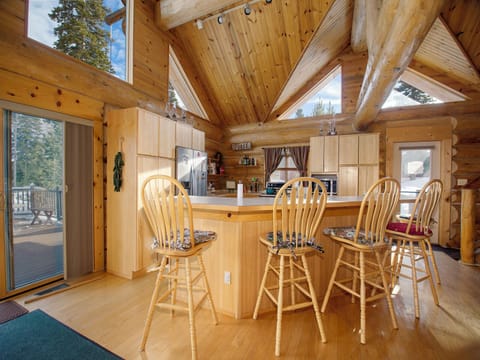 SWP Miles Behind cabin breakfast bar