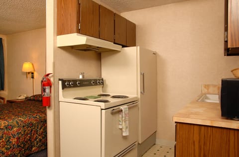 Fridge, microwave, coffee/tea maker