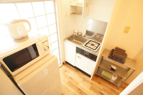 Double Room | Private kitchenette | Fridge, microwave, stovetop, electric kettle