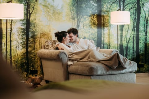 Couples treatment rooms, sauna, steam room, body treatments