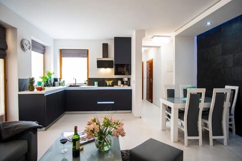 Apartment (Lawa) | Private kitchen | Fridge, stovetop, coffee/tea maker, electric kettle