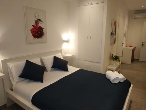 Classic Room | Free minibar items, desk, soundproofing, free WiFi
