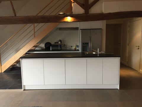 Luxury Apartment, 2 Bedrooms, Kitchenette | Private kitchen | Coffee/tea maker, electric kettle