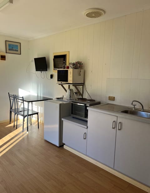 Standard Cabin, 1 Bedroom, Kitchenette | Private kitchen | Full-size fridge, microwave, stovetop, toaster