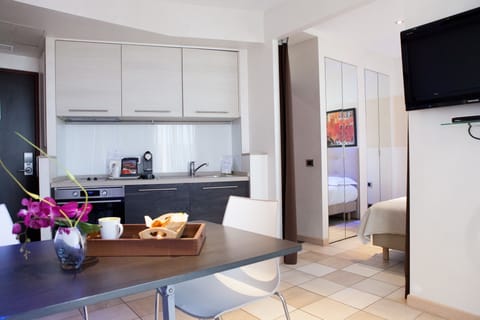 Superior Quadruple Room | Private kitchen | Fridge, microwave, coffee/tea maker, electric kettle