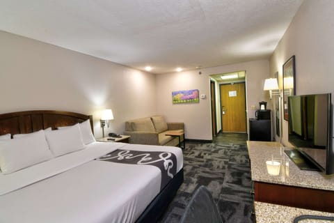 Room, 1 Queen Bed, Accessible, Non Smoking | Premium bedding, down comforters, pillowtop beds, in-room safe