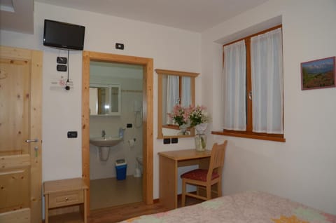 Single Room | Individually decorated, individually furnished, desk, free WiFi