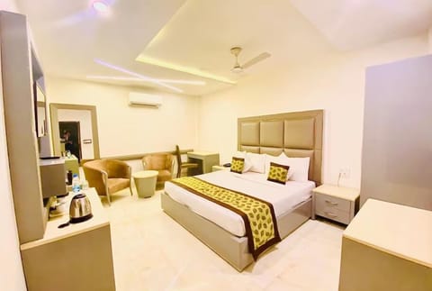 Premium Room | Individually furnished, desk, laptop workspace, free WiFi