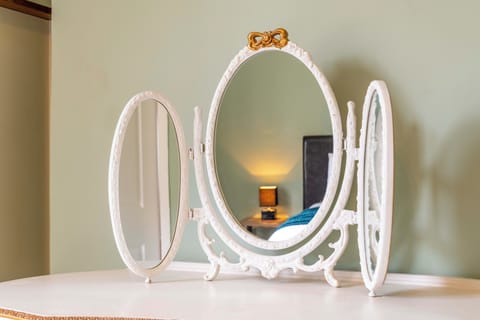 3 bedrooms, in-room safe, desk, blackout drapes