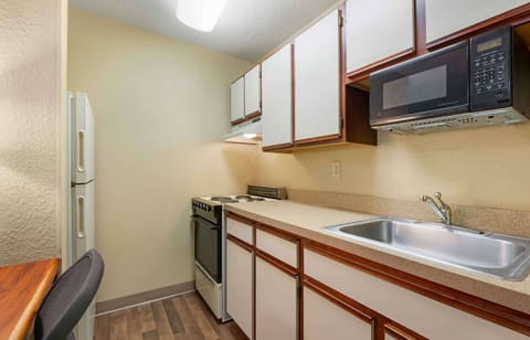 Studio, 1 Queen Bed, Non Smoking | Private kitchen | Fridge, microwave, stovetop, cookware/dishes/utensils