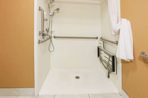 Room, 1 King Bed, Accessible, Non Smoking | Bathroom | Designer toiletries, towels