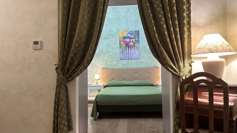 Suite | Down comforters, minibar, in-room safe, desk