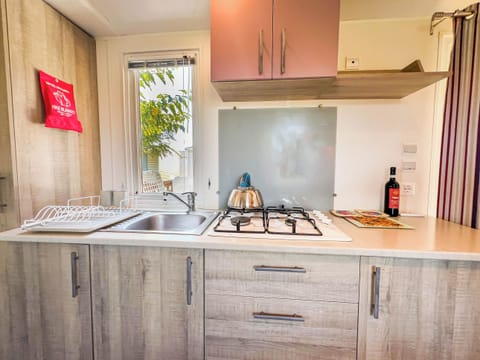 Mobile Home | Private kitchen | Full-size fridge, stovetop, cookware/dishes/utensils, dining tables