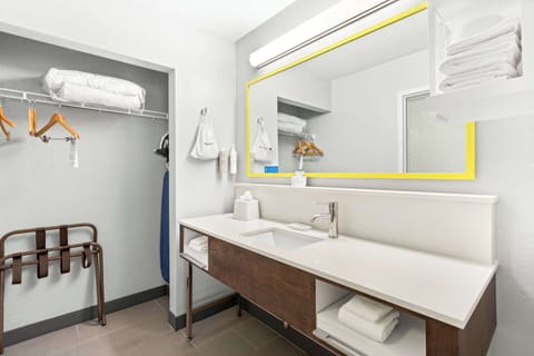 King Suite | Bathroom | Hair dryer, towels, soap, shampoo