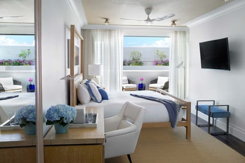 Betsy Balcony | Frette Italian sheets, premium bedding, minibar, in-room safe
