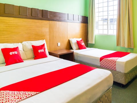 Deluxe Triple Room | Desk, free WiFi, bed sheets