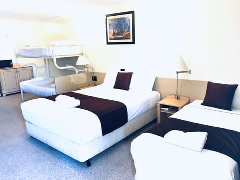 Family Room | Desk, iron/ironing board, free WiFi, bed sheets