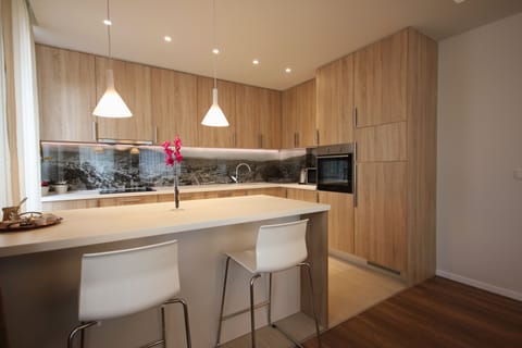 Luxury Apartment, 3 Bedrooms | Private kitchen | Full-size fridge, microwave, oven, stovetop