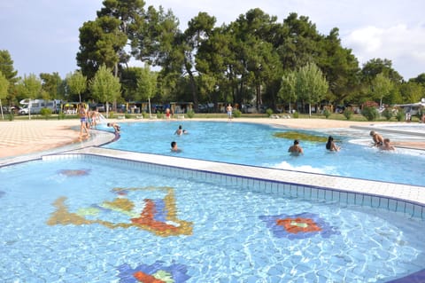 Seasonal outdoor pool, sun loungers