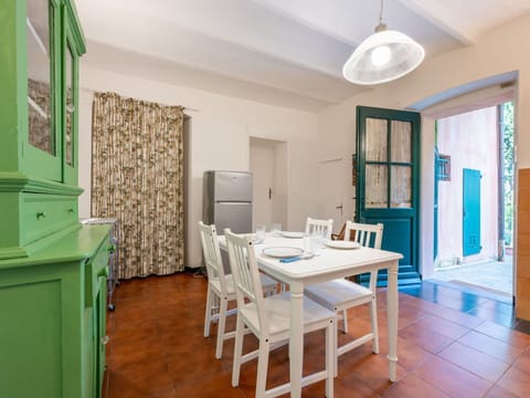 Furniture, Flooring, Interior Design, Table, Ceiling, Floor, Chair, Kitchen & Dining Room Table, Dining Room, Room