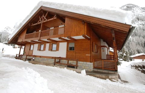 Building, Snow, Window, Tree, House, Slope, Wood, Cottage, Sugar House, Siding