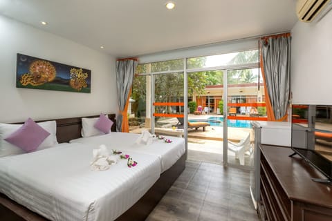 Deluxe Villa Pool Access | Desk, rollaway beds, free WiFi, bed sheets