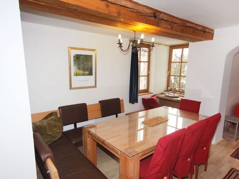 Room, Property, Furniture, Dining Room, Building, Table, Interior Design, Ceiling, Floor, House