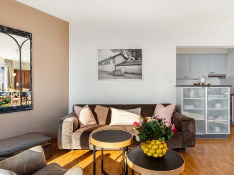 Furniture, Interior Design, Couch, Flooring, Floor, Wall, Room, Living Room, Wood, Ceiling