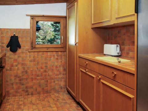 Flooring, Wood, Interior Design, Countertop, Floor, Plumbing Fixture, Cabinetry, Room, Ceiling, Plumbing