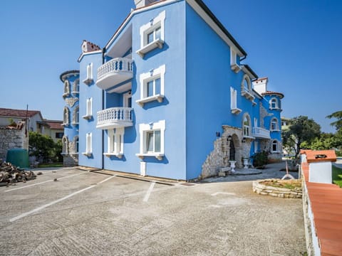 Water, Sky, Plant, Building, Azure, Natural Landscape, Tree, Body Of Water, Beach, Terrain