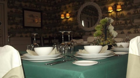 Breakfast, lunch and dinner served