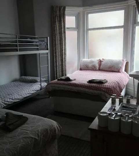 Family Room, Multiple Beds