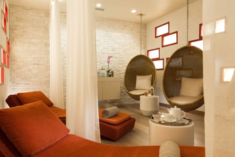 Couples treatment rooms, sauna, spa tub, Turkish bath, body treatments