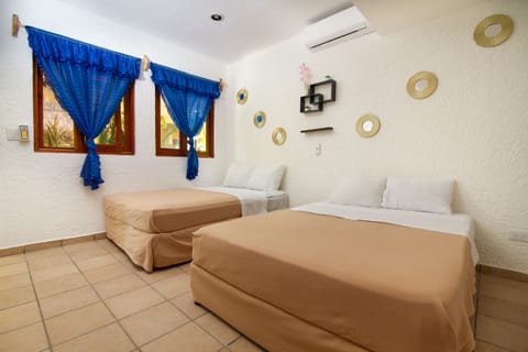 Caribbean Room shared bathroom up to 3 people | In-room safe, free WiFi, bed sheets