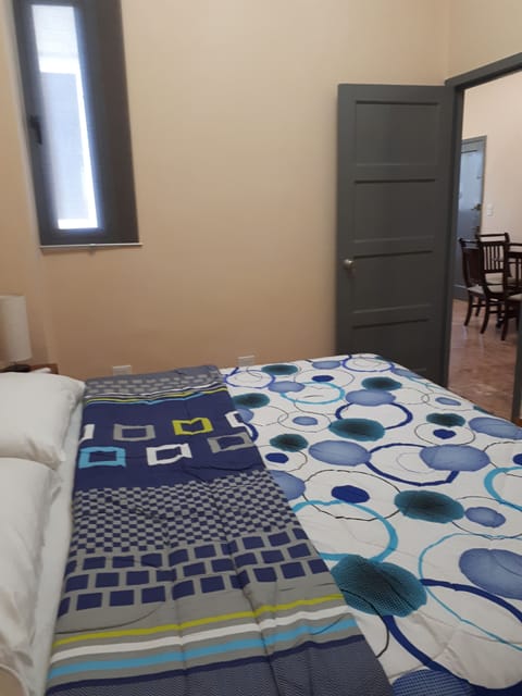Comfort Apartment | In-room safe, iron/ironing board, bed sheets