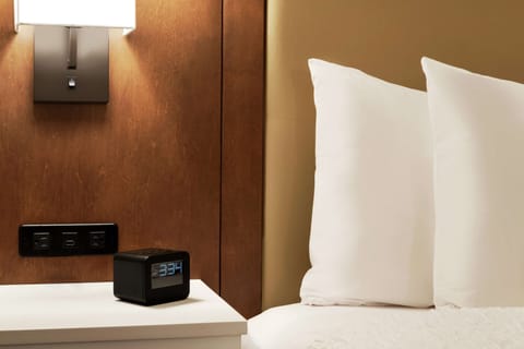 Premium bedding, in-room safe, desk, laptop workspace