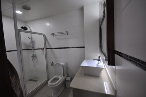 Deluxe Apartment, 2 Bedrooms, 2 Bathrooms | Bathroom | Shower, rainfall showerhead, towels, soap