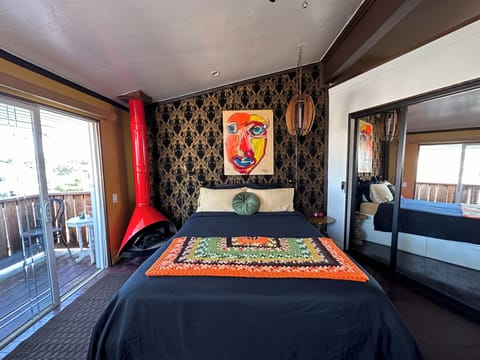 Basic Studio Suite | Individually decorated, individually furnished, free WiFi, bed sheets