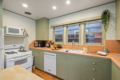 Enjoy meal prep in this beachy kitchen