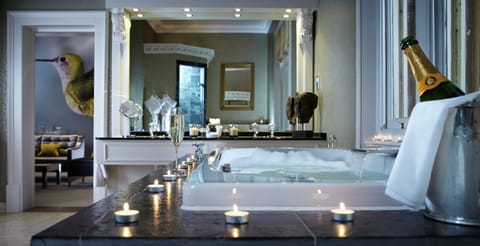 Master Suite | Bathroom | Shower, designer toiletries, hair dryer, bathrobes