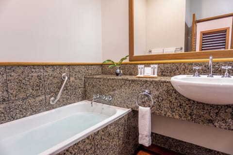 Separate tub and shower, free toiletries, hair dryer, towels