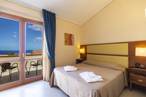 Panoramic Double Room, Sea View | Minibar, in-room safe, desk, laptop workspace